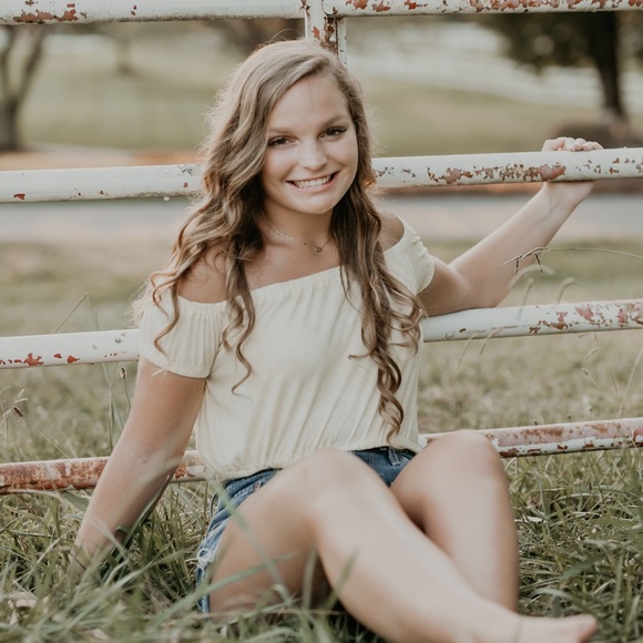 Meet your Posher, Alexis - Picture 1 of 1